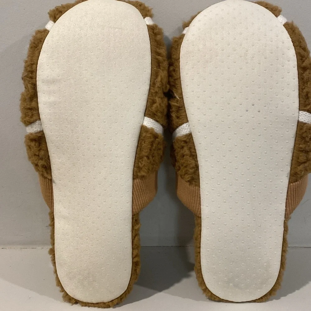 Pottery Barn Gingerbread Plush Slippers Cozy Holiday House Shoes Medium - Picture 6 of 12